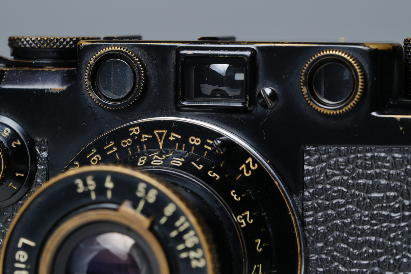 Leica IIIfの窓を撮影した写真